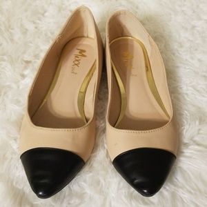 Black and nude flats